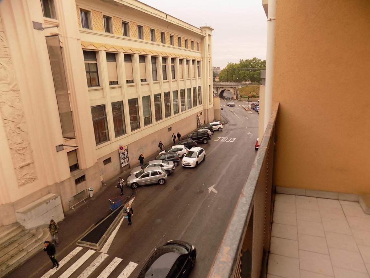 Nimes Studio Parking Dhuoda Eksteriør bilde