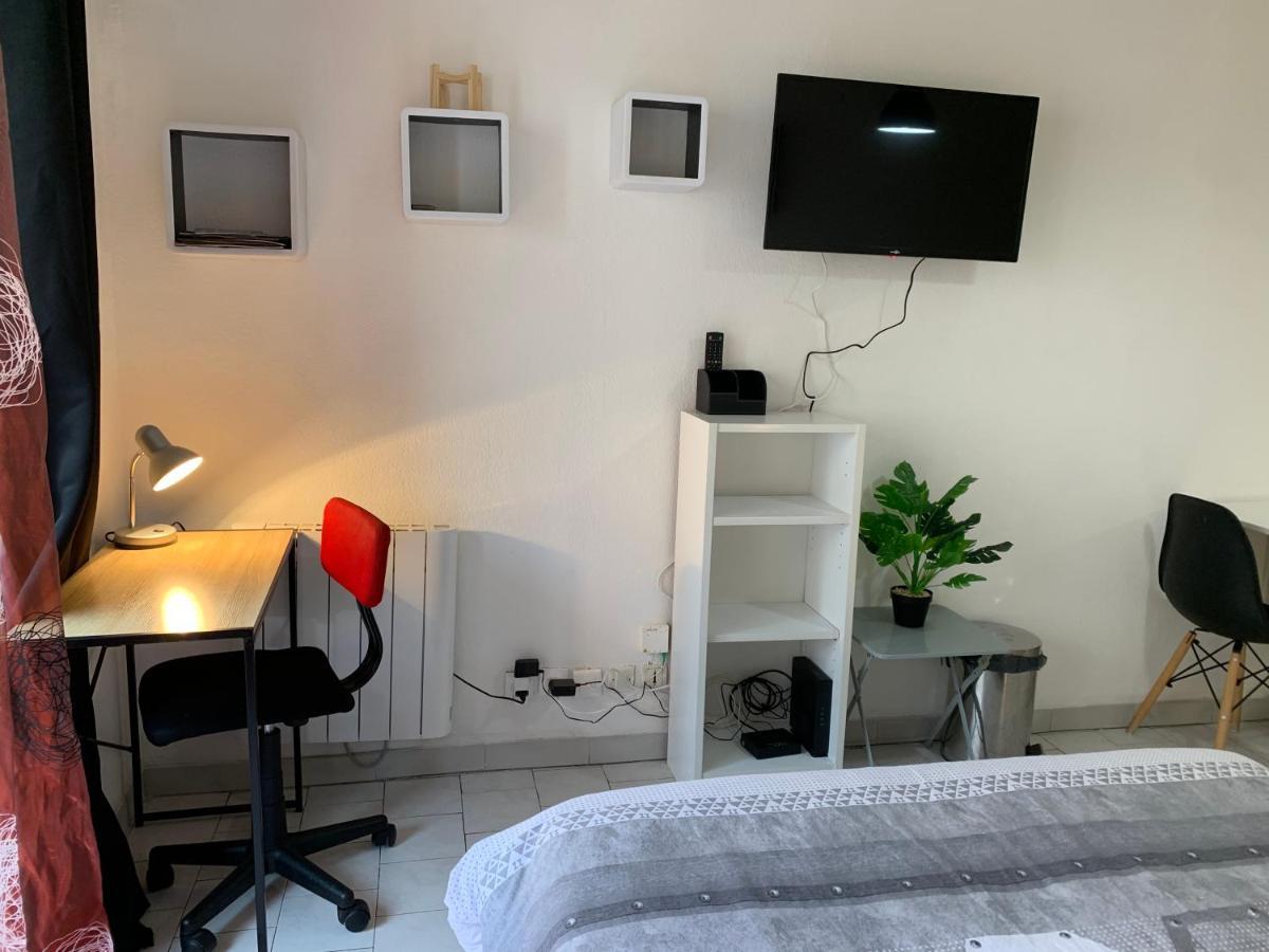 Nimes Studio Parking Dhuoda Eksteriør bilde