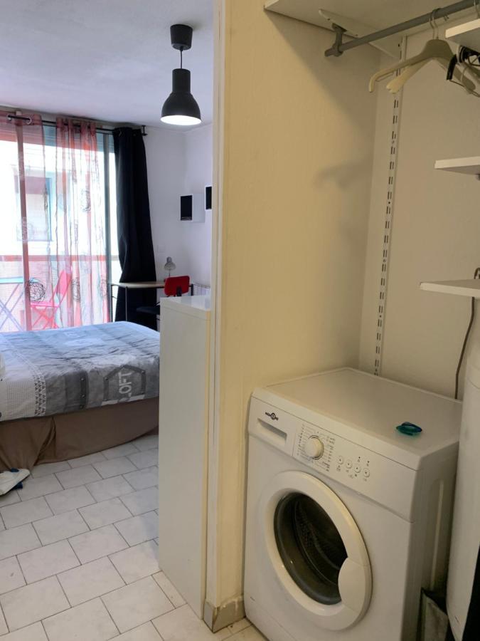 Nimes Studio Parking Dhuoda Eksteriør bilde