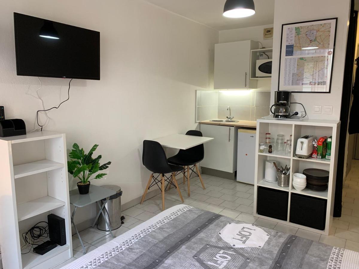 Nimes Studio Parking Dhuoda Eksteriør bilde