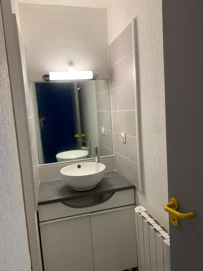 Nimes Studio Parking Dhuoda Eksteriør bilde